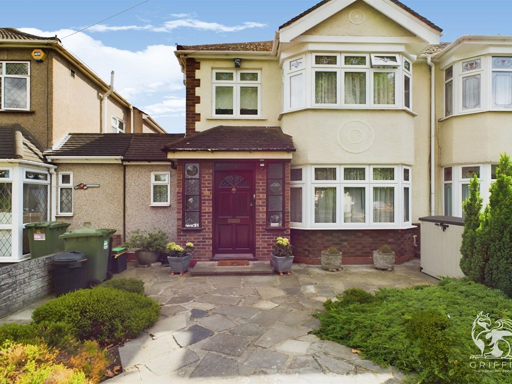 3 bed end terrace house for sale in Rush Green Road, Romford RM7, £415,000 Zoopla