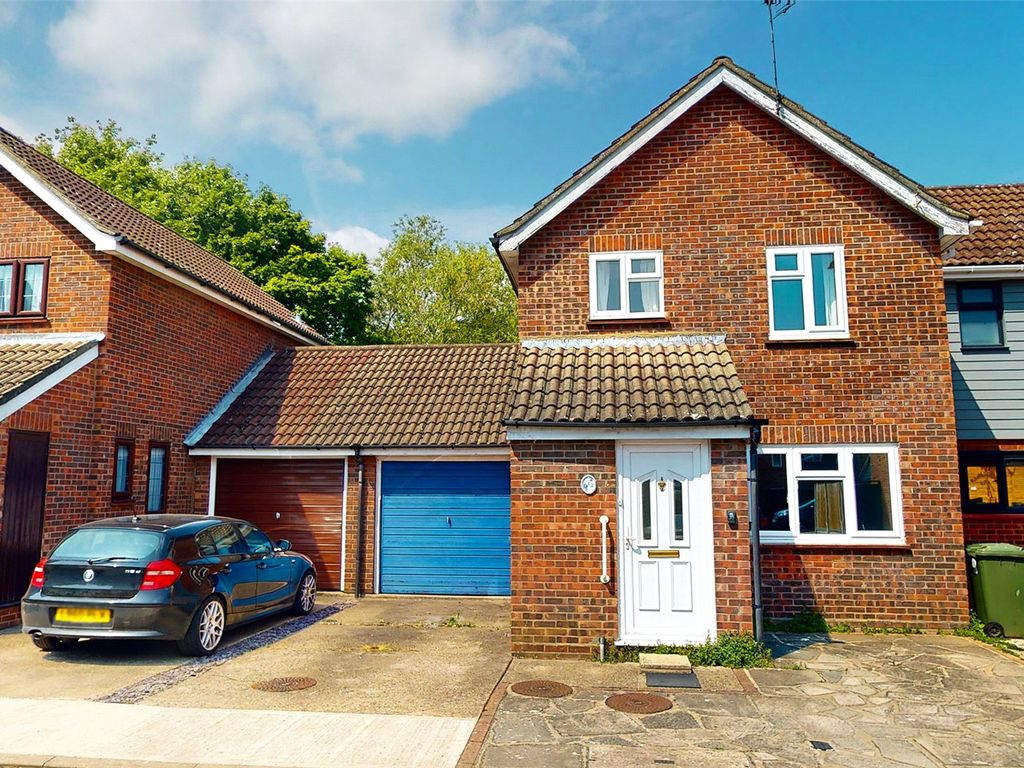 3 bed semidetached house for sale in Broadwater Green, Laindon West
