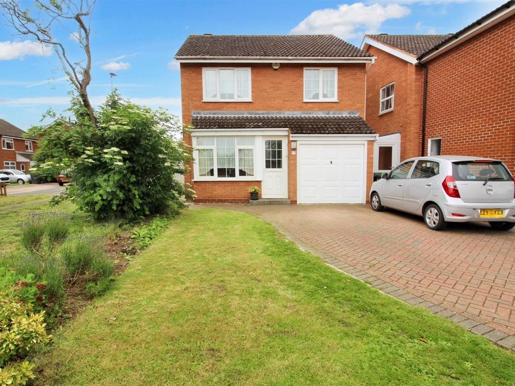 3 bed detached house for sale in Hamble Road, Bedford MK41, £350,000