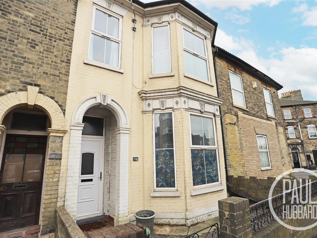 3 bed terraced house for sale in St. Peters Street, Lowestoft NR32, £