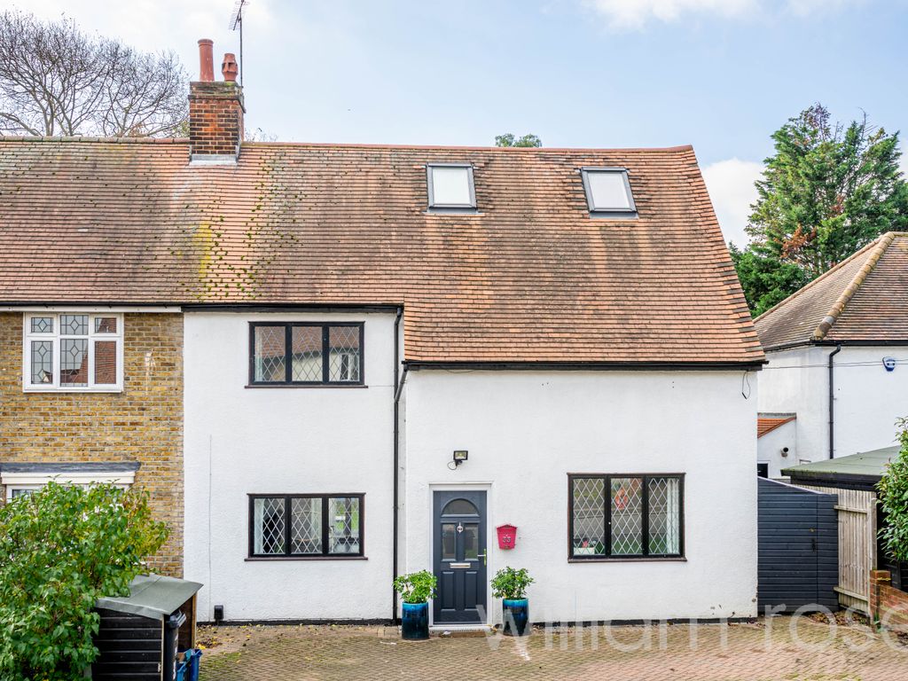 4 bed semidetached house to rent in Rayleigh Road, Woodford Green IG8