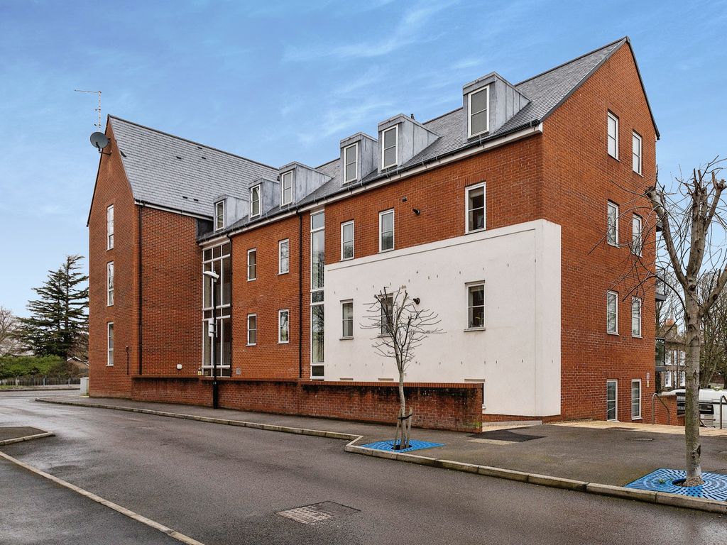 2 bed flat for sale in John Rennie Road, Chichester, West Sussex PO19