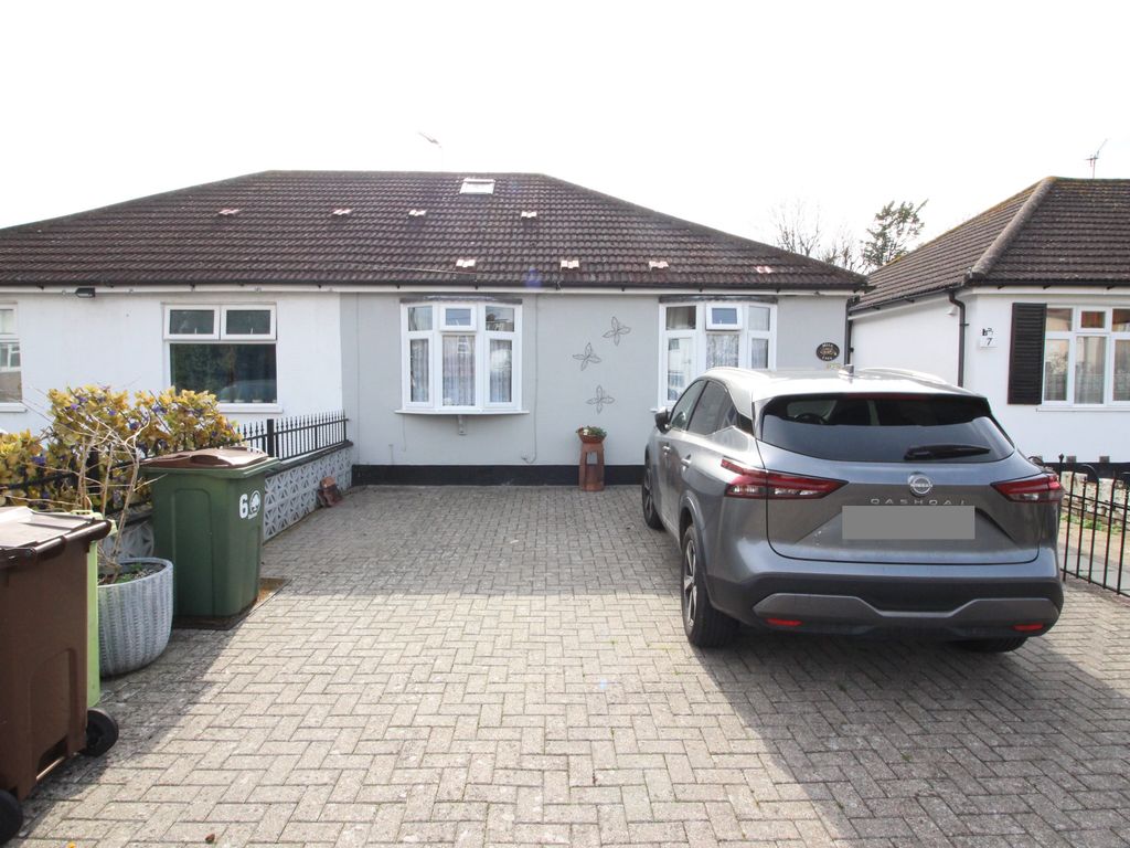 2 bed semidetached bungalow for sale in Trafalgar Avenue, Worcester