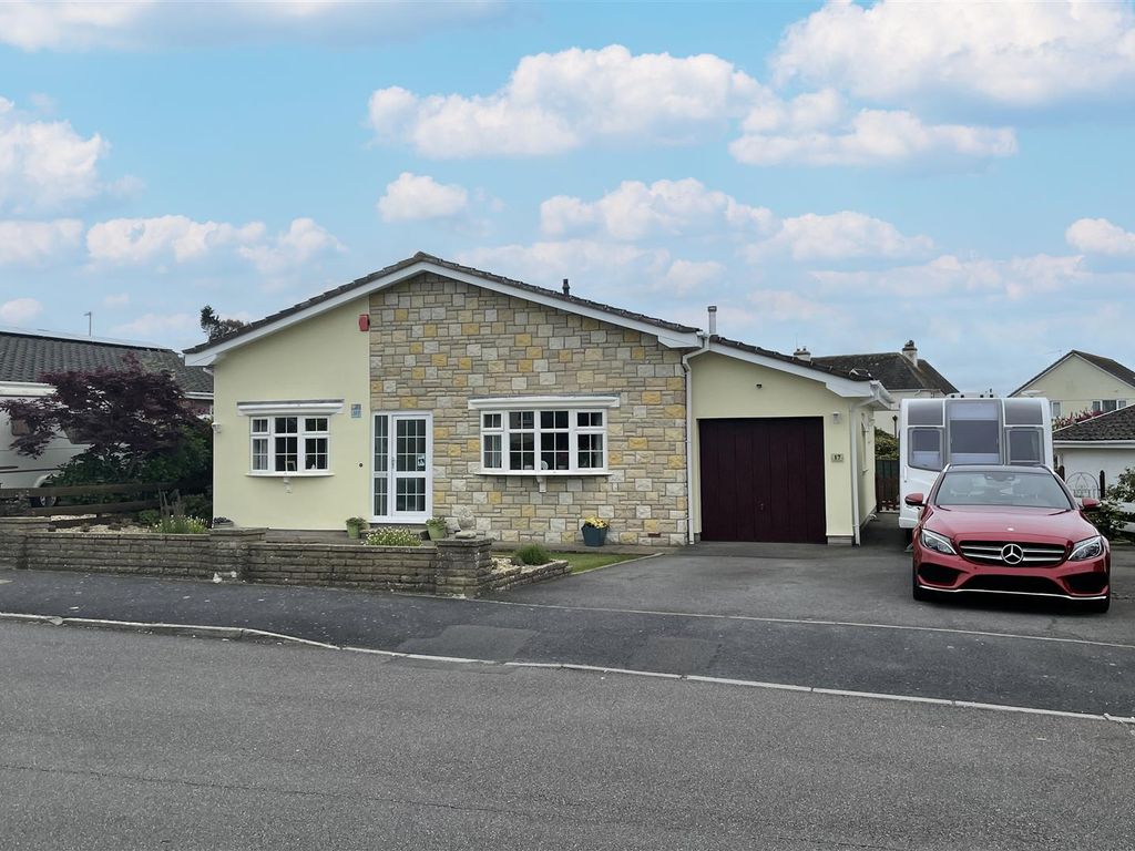 3 bed detached bungalow for sale in Allenstyle View, Yelland