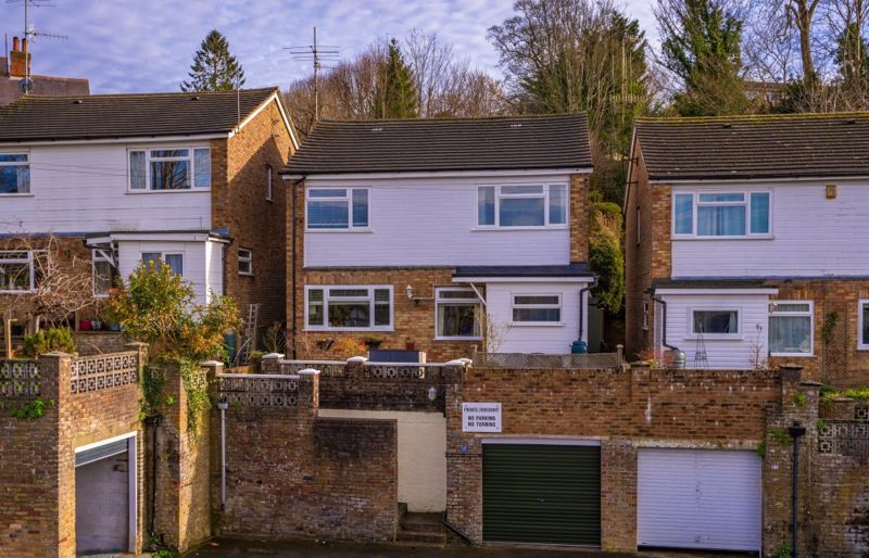 3 bed detached house for sale in Eskdale Avenue, Chesham HP5, £600,000