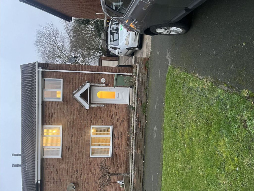 3 bed semidetached house for sale in Mullway, Immingham DN40, £180,000