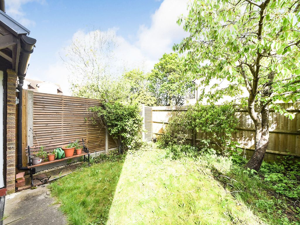 1 bed terraced house for sale in Sutherland Drive, Colliers Wood