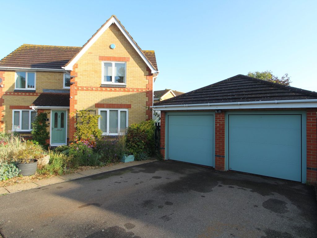 4 bed detached house for sale in Leary Crescent, Newport Pagnell MK16