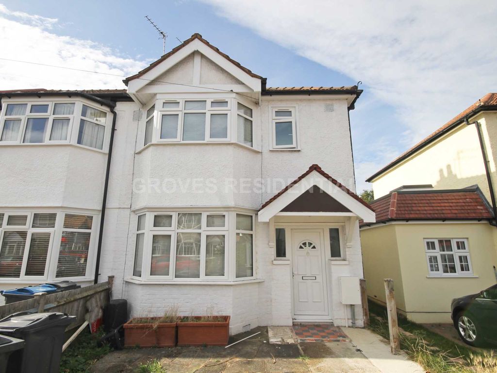 4 bed end terrace house to rent in Byron Avenue, New Malden KT3, £2,300