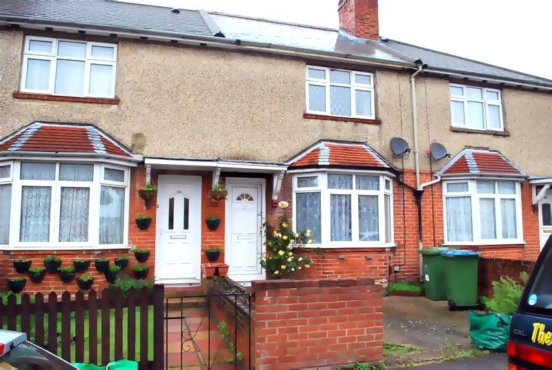 3 bed semidetached house to rent in Sycamore Road, Shirley