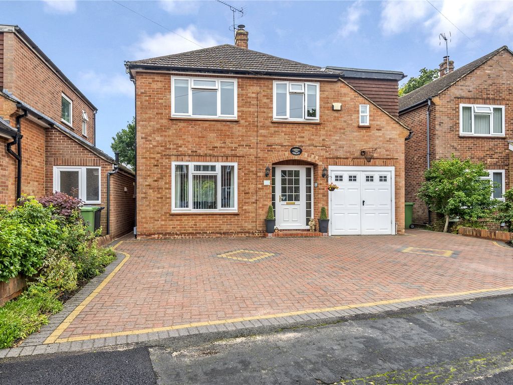 4 bed detached house for sale in Horsell, Surrey GU21 Zoopla