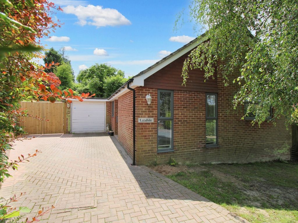 3 bed bungalow for sale in Fairview Lane, Crowborough, East Sussex TN6