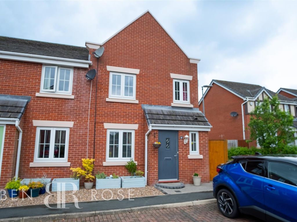 3 bed semidetached house for sale in Sunningdale Drive, Buckshaw