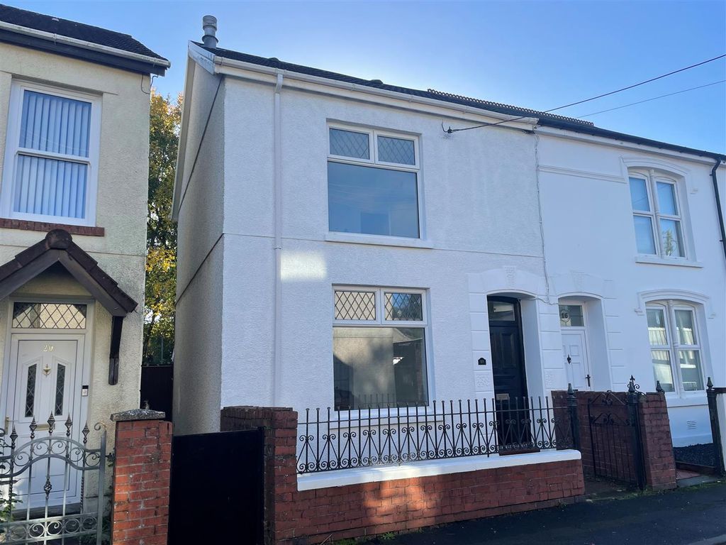 3 bed property for sale in Salem Road, Felinfoel, Llanelli SA15, £