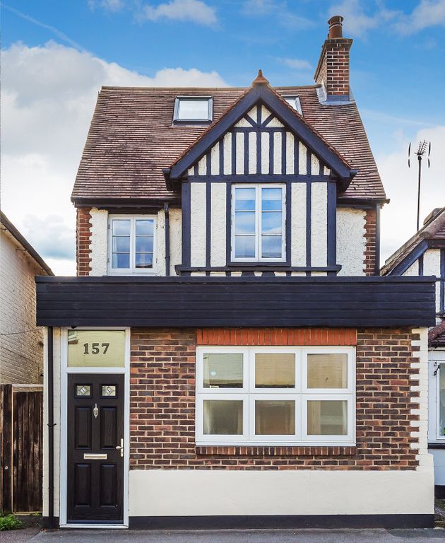 3 bed linkdetached house for sale in London Road, Dunton Green