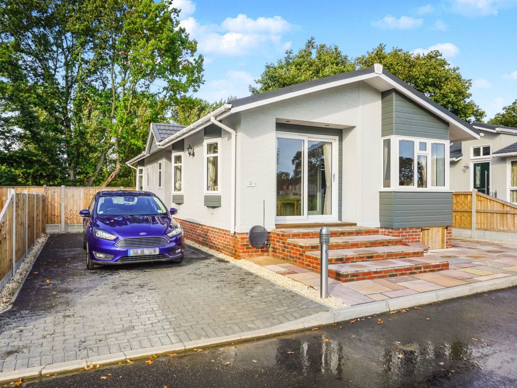3 bed bungalow for sale in Clacton Road, Weeley CO16, £215,000 Zoopla
