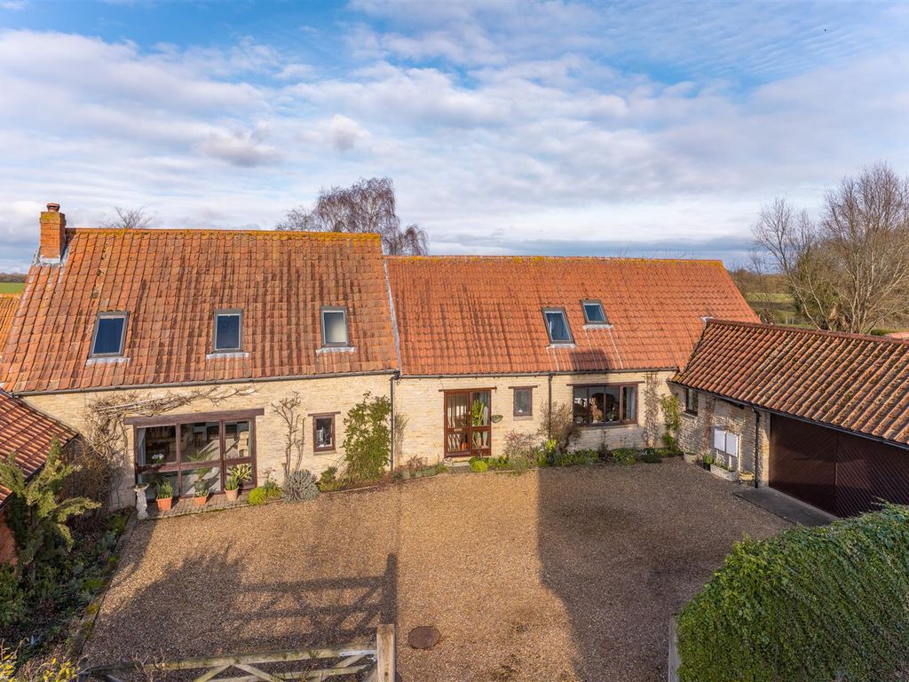 5 bed property for sale in Harrold Road, Lavendon, Olney