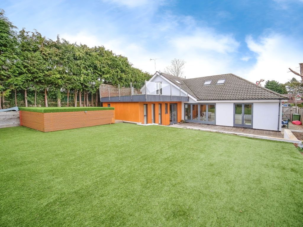 6 bed detached house for sale in Liphook Road, Bordon GU35, £1,100,000