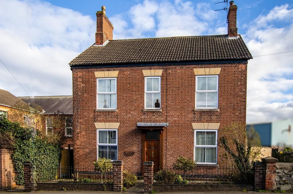 3 bed detached house to rent in Charnwood Road, Shepshed