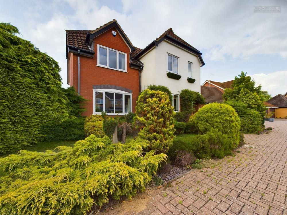 4 bed detached house for sale in Riverside Gardens, Peterborough PE3, £