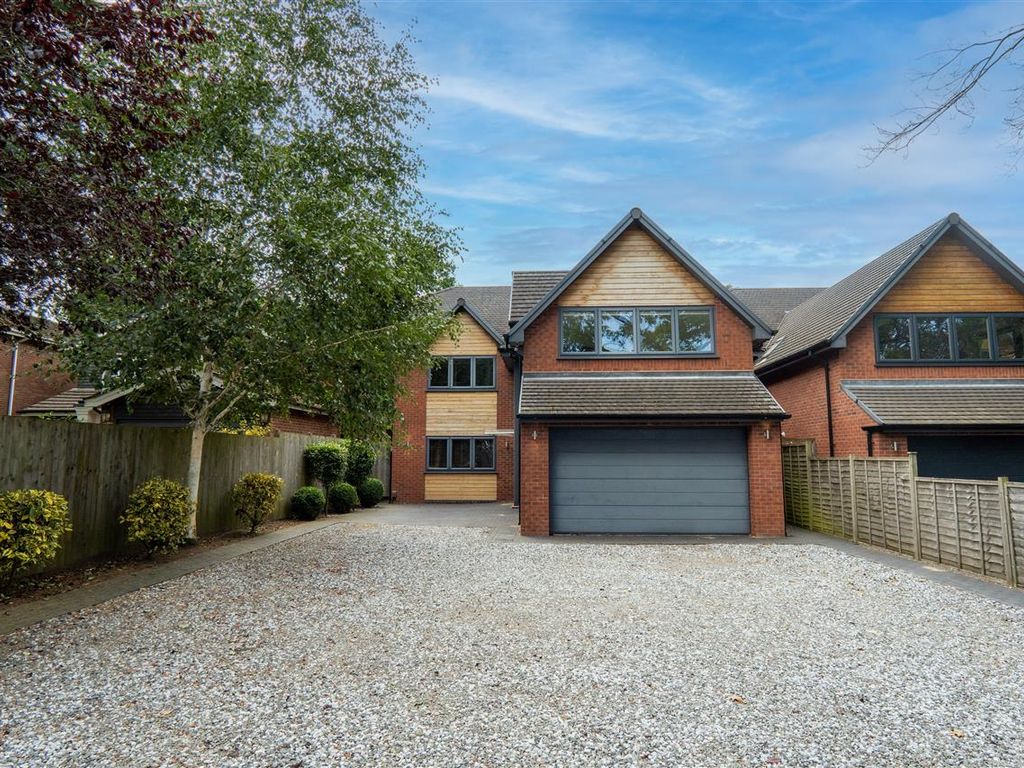 5 bed detached house for sale in St. Bernards Road, Solihull B92, £