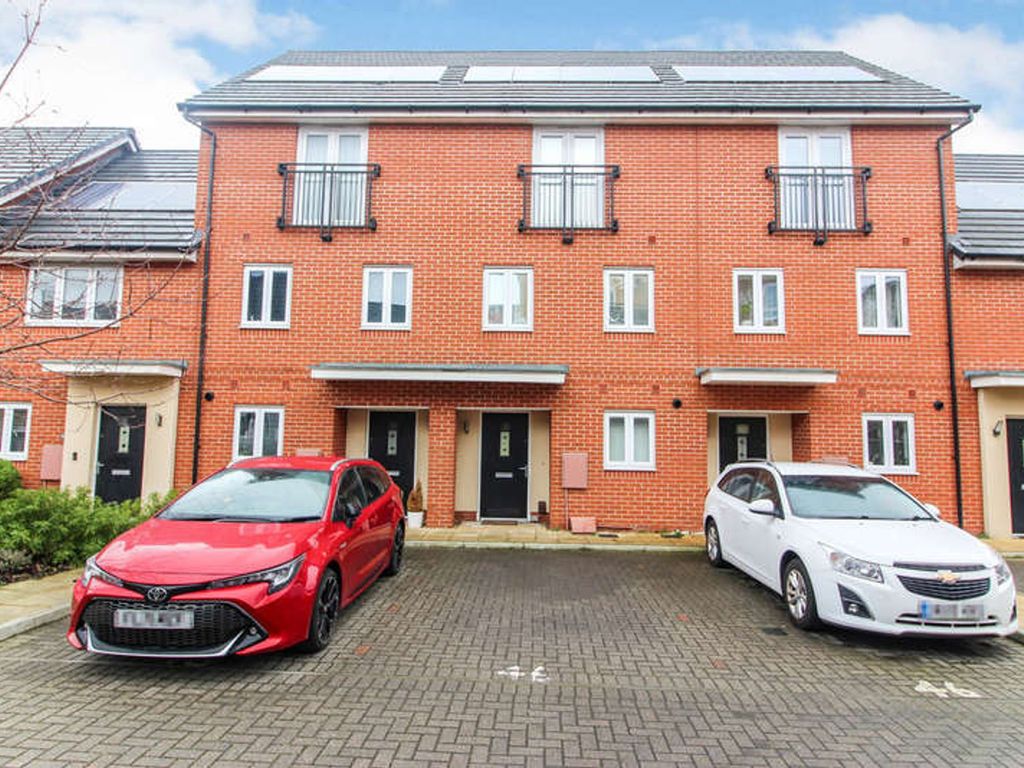 4 bed terraced house to rent in Chase Way, Grays RM20 Zoopla