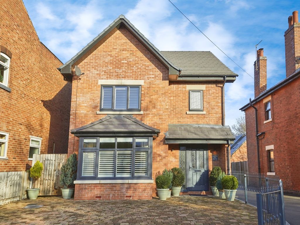 3 bed detached house for sale in Beech Lane, Stretton, BurtonOnTrent