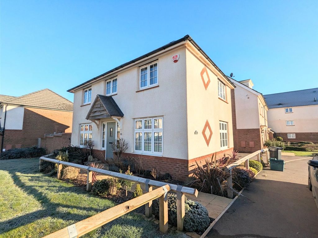 3 bed detached house to rent in Alexander Road, Frenchay, Bristol