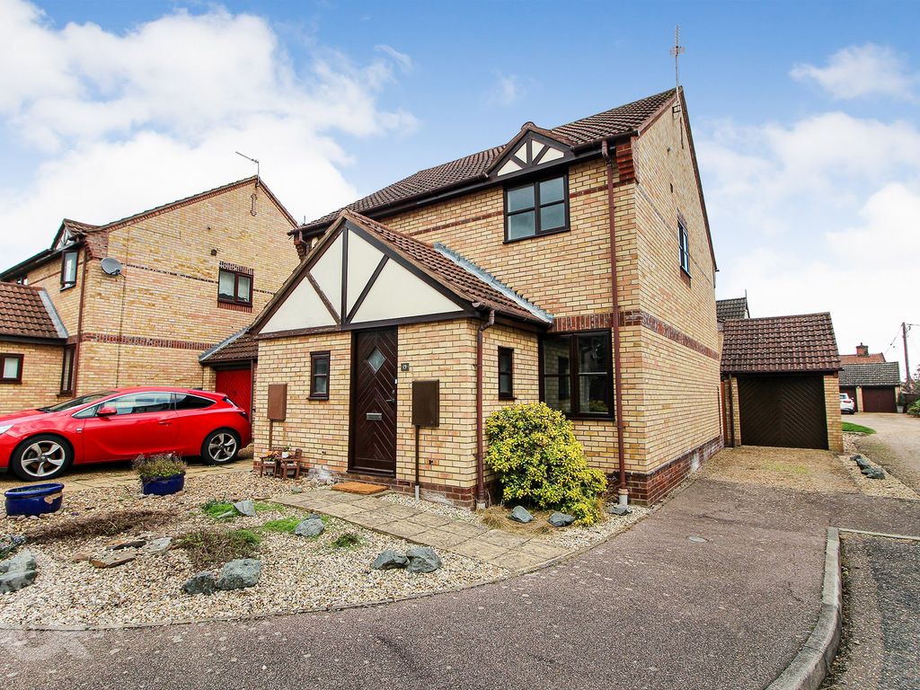 2 bed semidetached house to rent in Spruce Crescent, Poringland