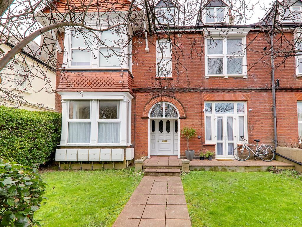 2 bed flat for sale in Church Walk, Worthing BN11, £242,000 Zoopla