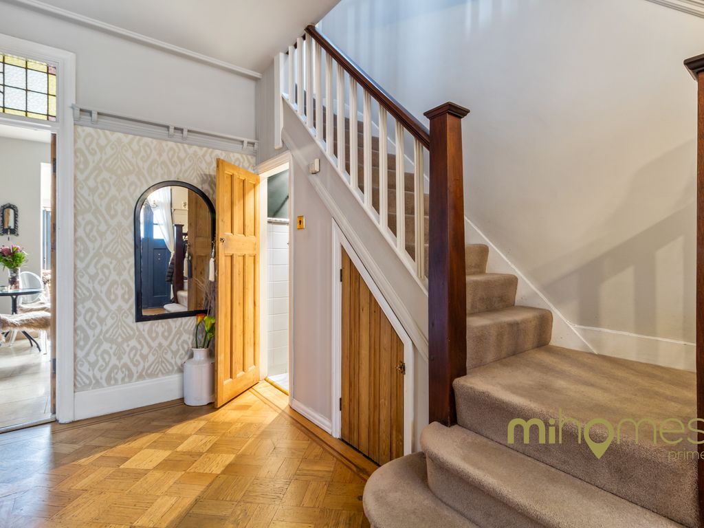 4 bed semidetached house for sale in Bourne Hill, London N13, £