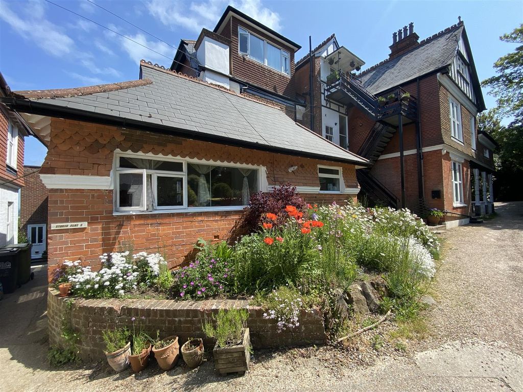 2 bed flat to rent in Chowns Hill, Hastings TN35 Zoopla