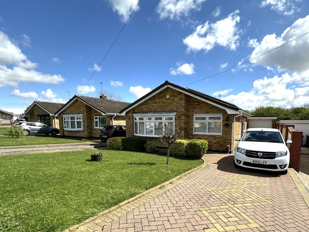2 bed detached bungalow for sale in Denton Drive, Lowestoft NR33, £
