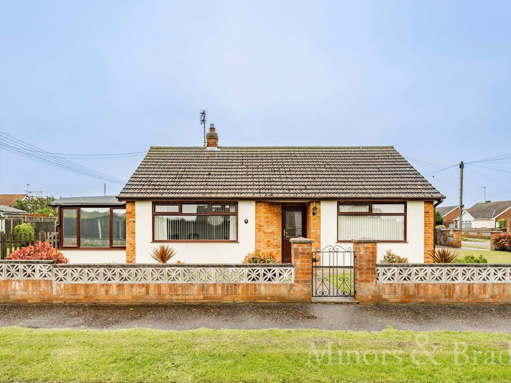 2 bed detached bungalow for sale in Ridgeway, CaisterOnSea, Great Yarmouth NR30 Zoopla