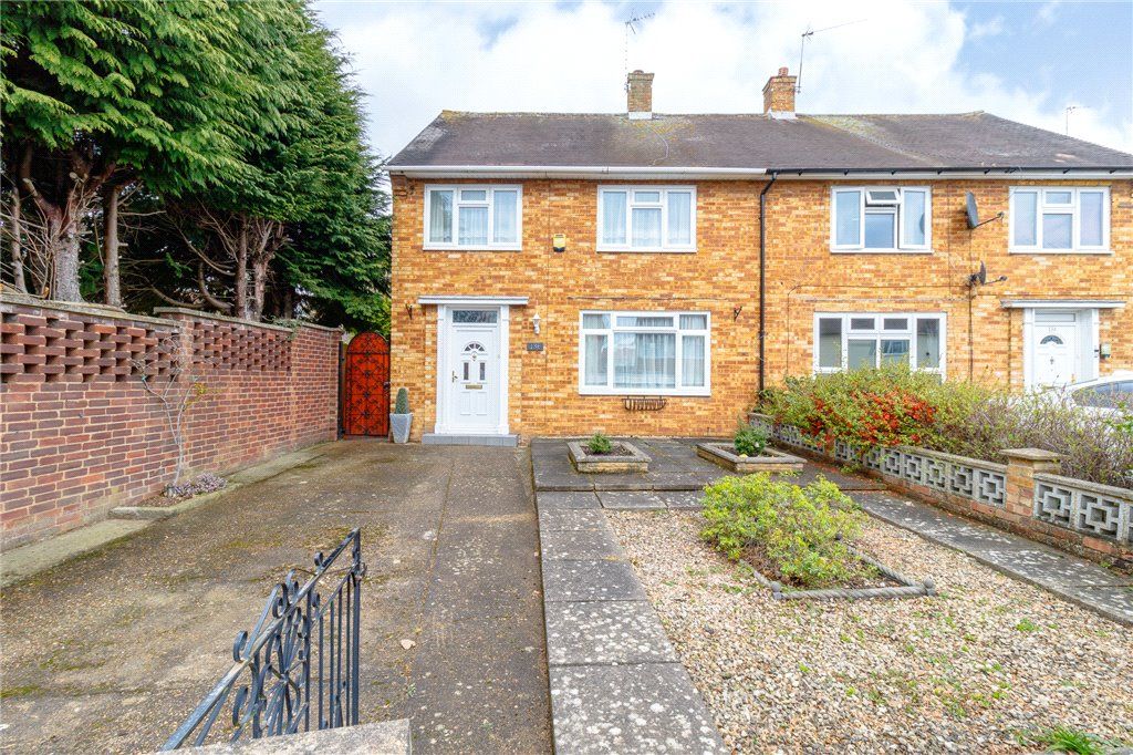 3 bed semidetached house for sale in Doddsfield Road, Slough, UK SL2