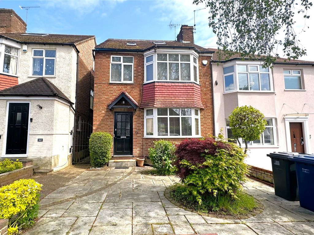 4 bed semidetached house for sale in Sherrards Way, EN5, £