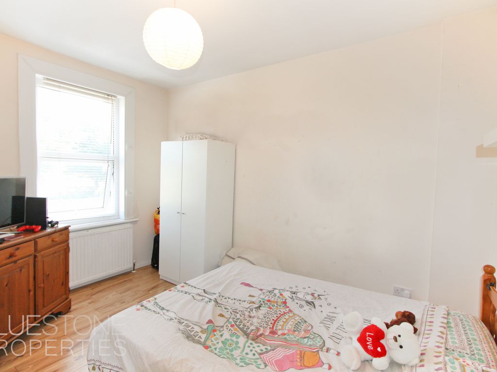 Studio to rent in Summerstown, London SW17 Zoopla