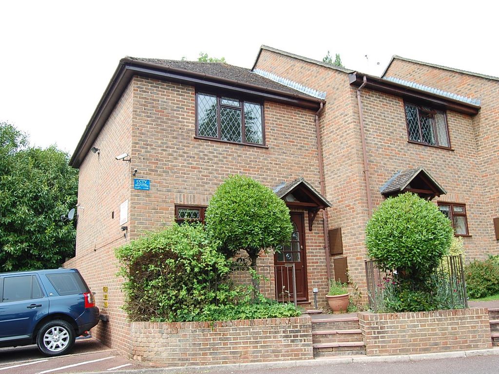 2 bed end terrace house for sale in Market Place, Chalfont St. Peter