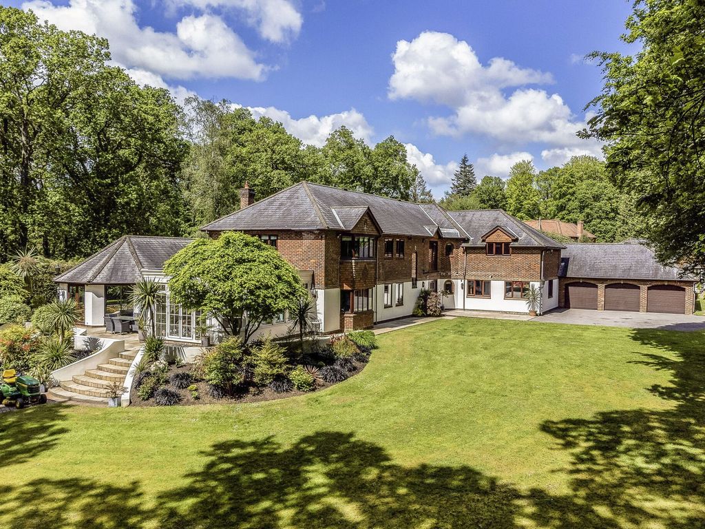 5 bed detached house for sale in Durford Wood, Petersfield GU31, £