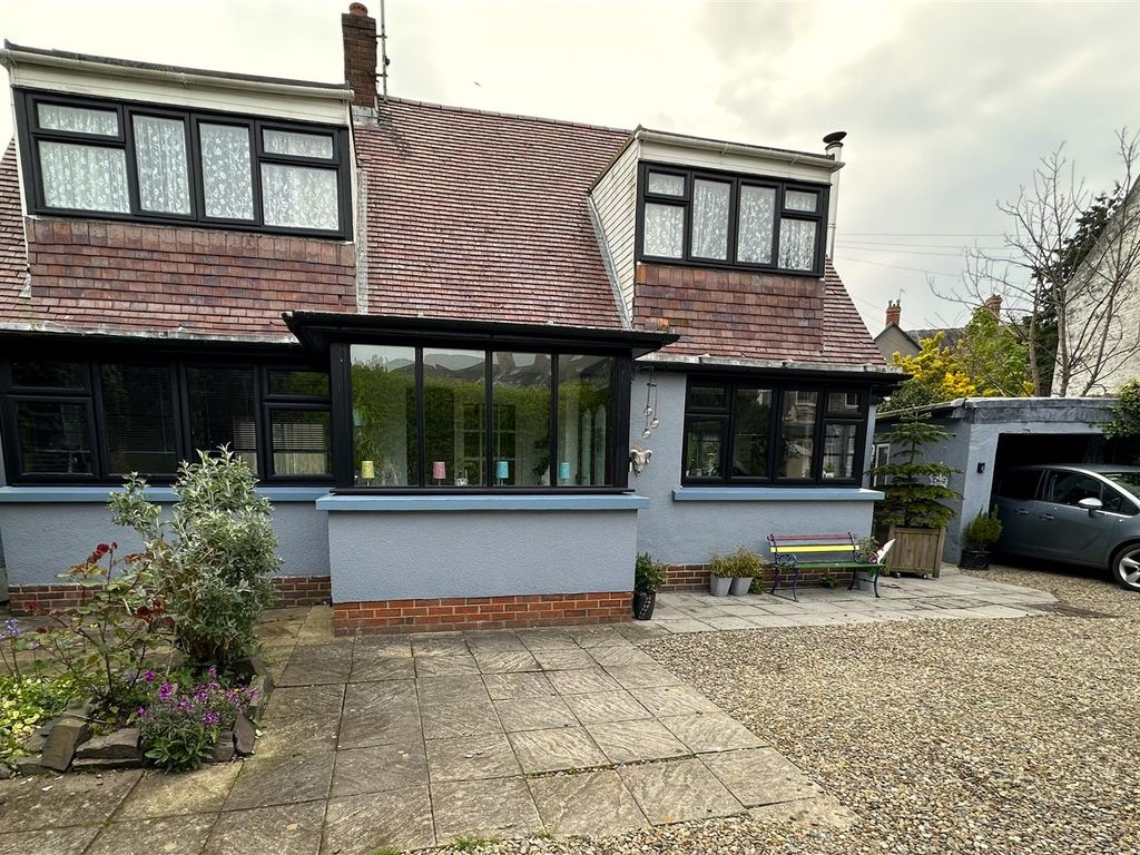 3 bed detached house for sale in Cambrian Place, Llanbadarn Road