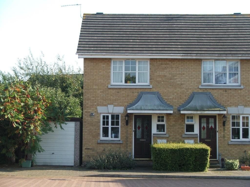 2 bed semidetached house to rent in Nine Elms Close, Feltham TW14, £