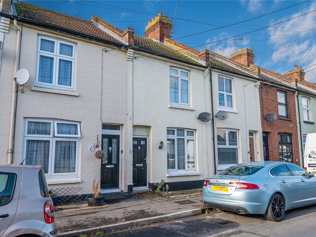 3 bed terraced house for sale in Sutton Court Drive, Rochford, Essex SS4, £285,000 Zoopla