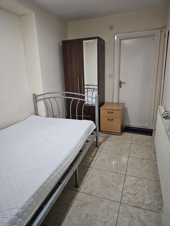 Studio to rent in Longbridge Road, Barking IG11, £1,000 pcm Zoopla