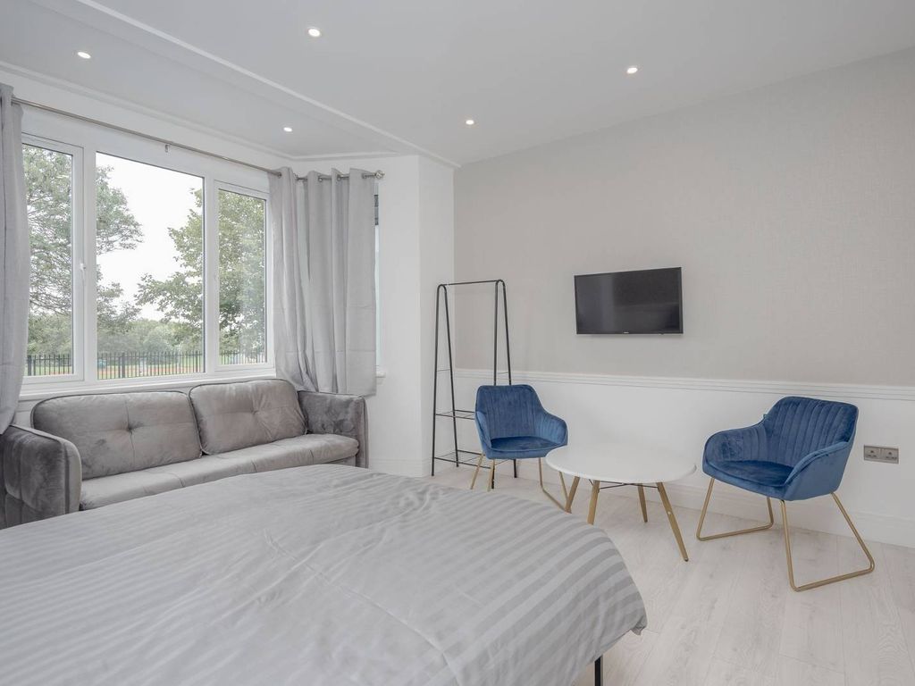 10 bed property for sale in Donnington Road, Kensal Green, London NW10