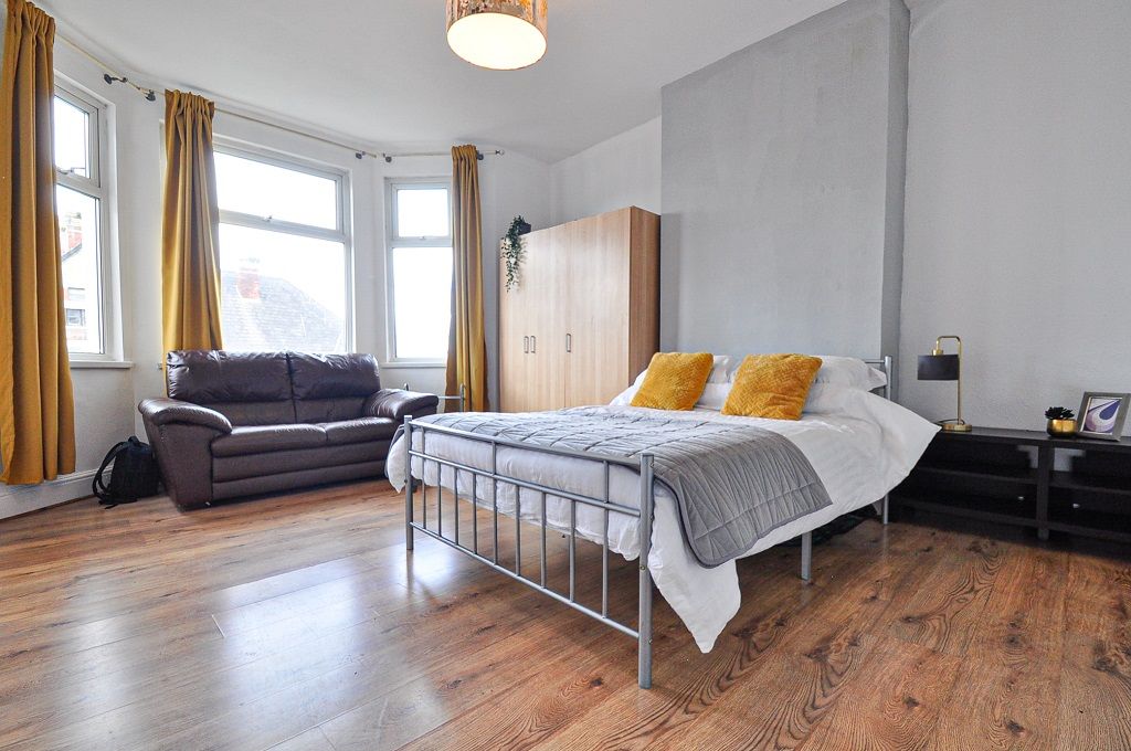 Room to rent in Caerleon Road, St Julians, Newport, Newport NP19, £490