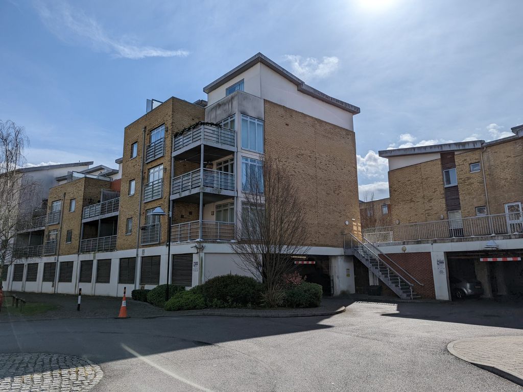 2 bed flat to rent in Kingfisher Meadow, Maidstone ME16 Zoopla