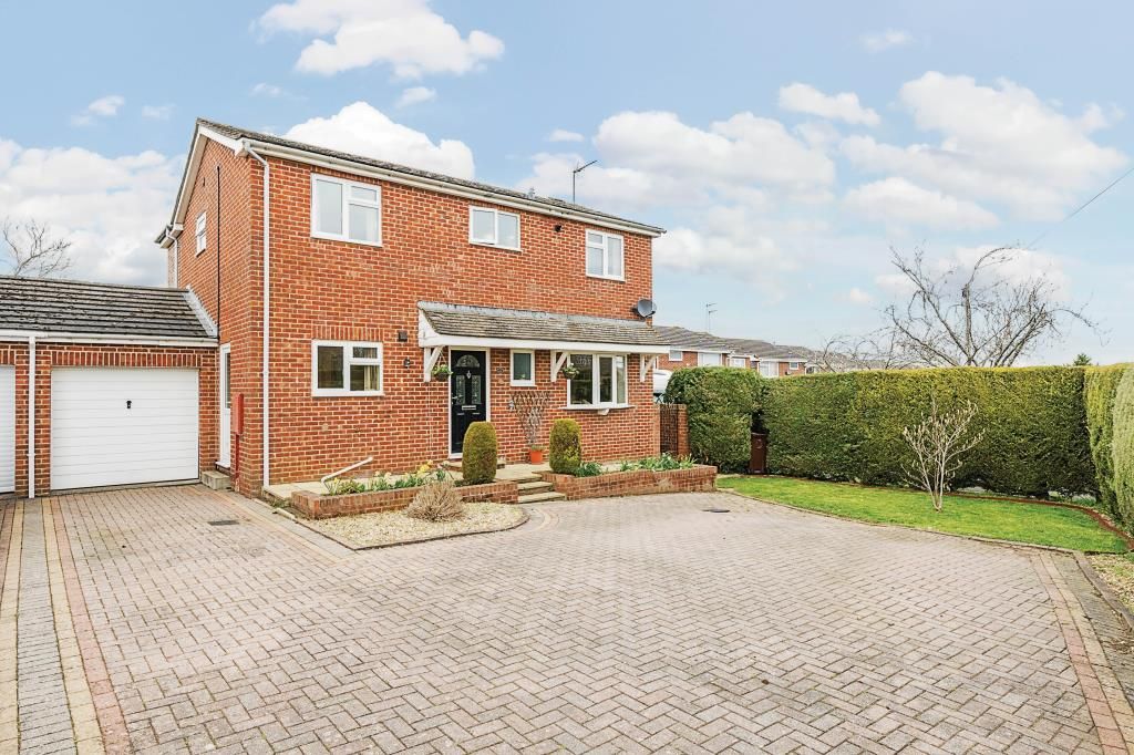 4 bed detached house for sale in Banbury, Poets Corner, Oxfordshire OX16, £450,000 Zoopla