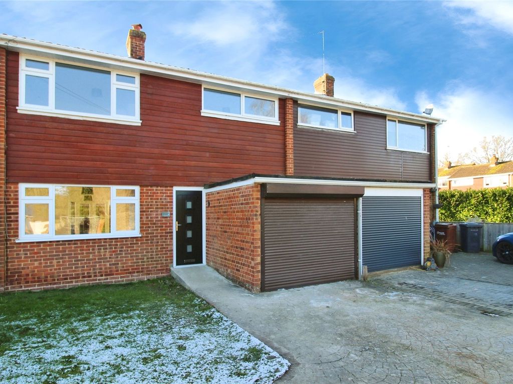 3 bed terraced house for sale in Manor Close, Shipton Bellinger