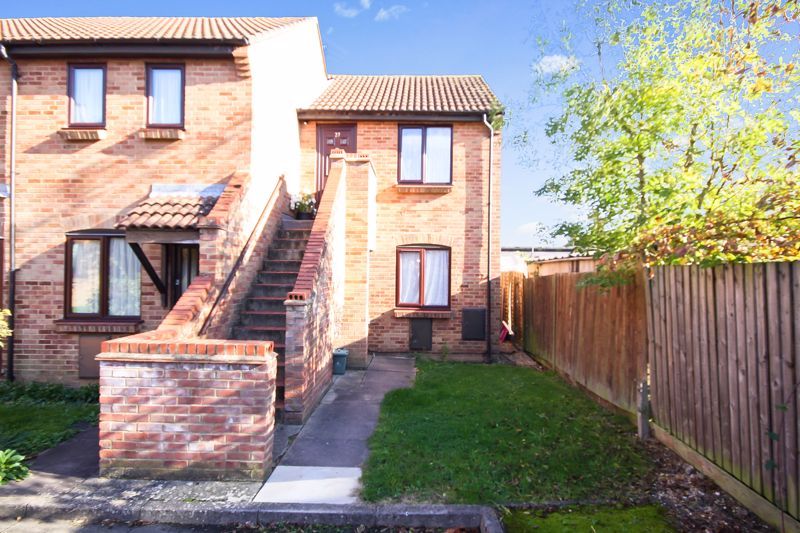 Studio to rent in Constable Close, Hayes UB4 Zoopla