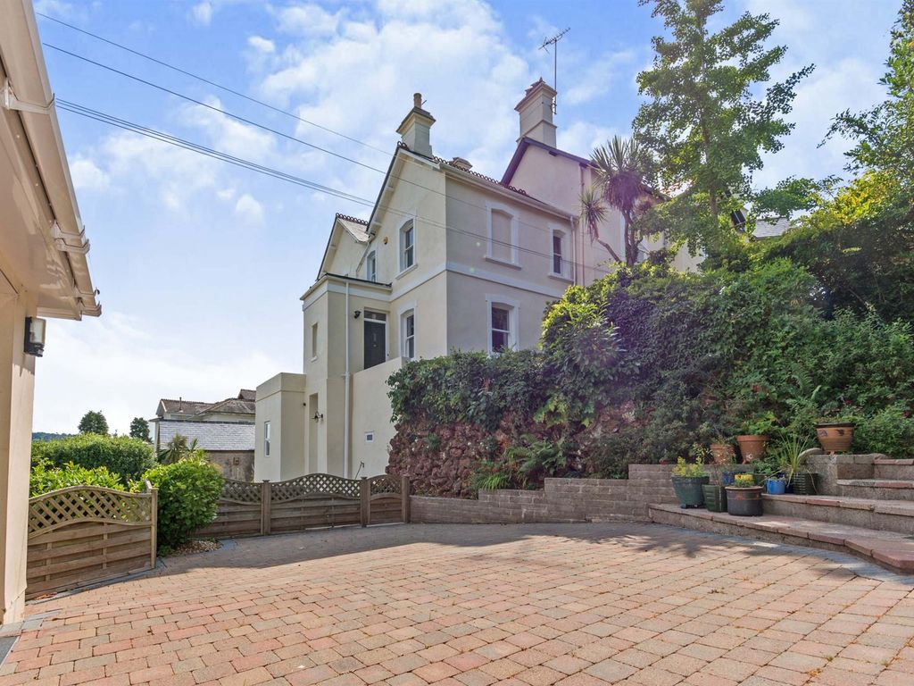 Brooklands Lane, Torquay TQ2  